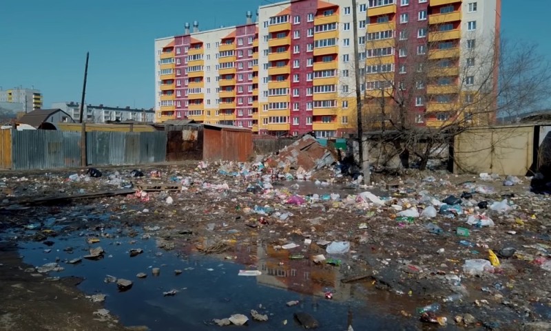 Create meme: dirty city, dirt and ruin, varlamov chita garbage capital