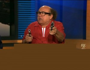 Создать мем: devito, дэнни де вито no, дэнни де вито мем шмалять