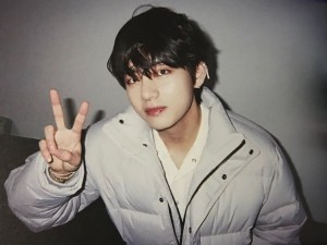 Создать мем: тэхен ким, taehyung, ким тэхён в метро