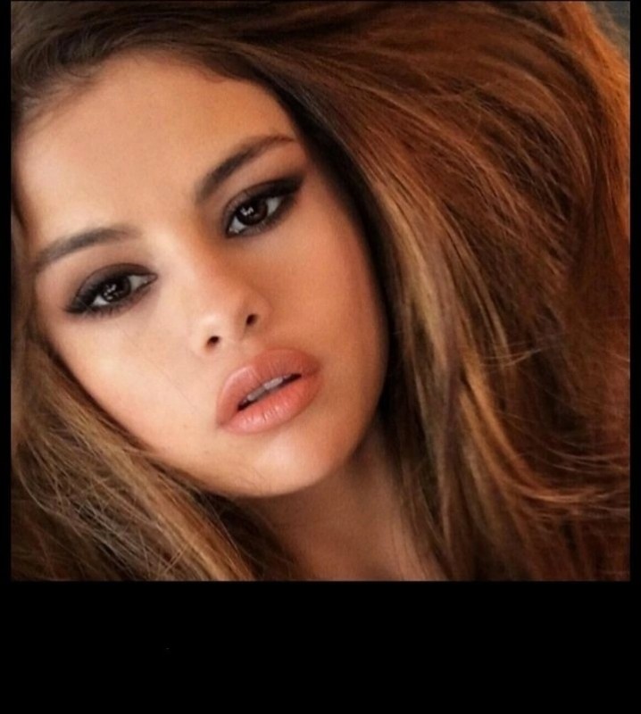 Create meme: Selena Gomez, Selena Gomez's hair color, Selena Gomez's selfie