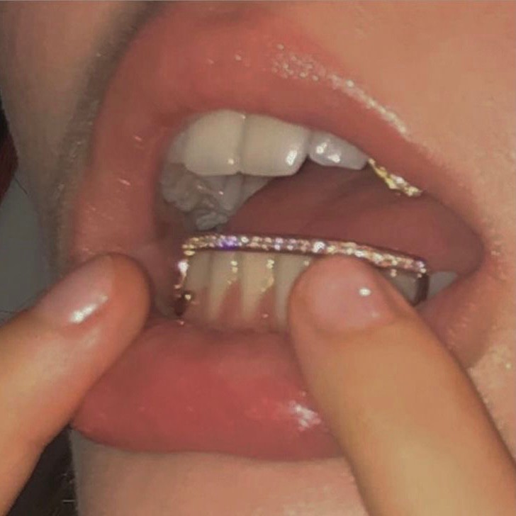 Create meme: diamond grills, diamond teeth, lip piercing