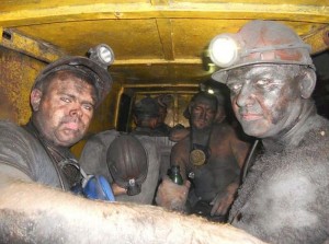 Создать мем: шахтеры горы, грязный шахтер, грязный шахтер в шахте
