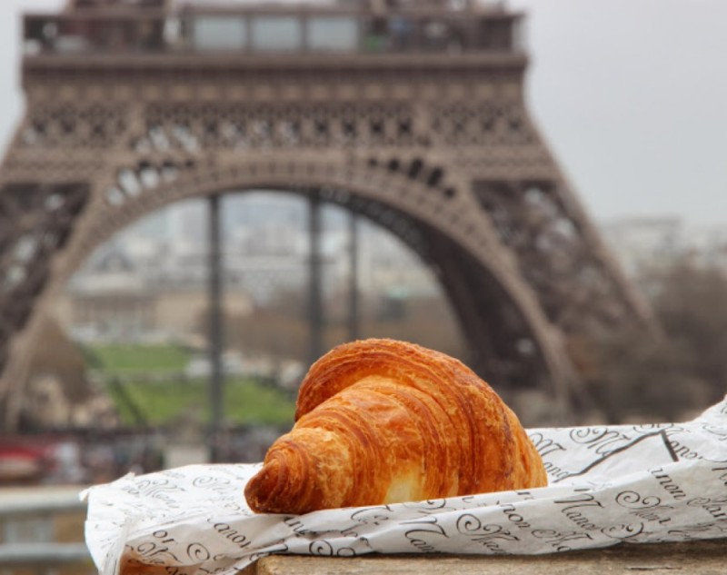 Create meme: Paris croissants Eiffel Tower, croissant in paris, France croissants