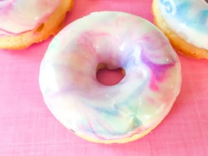 Создать мем: вкусные пончики, радужные пончики, donut