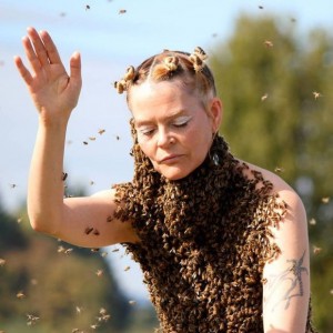 Create meme: woman, Queen bee movie 2016, Queen bee photo