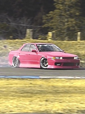 Create meme: nissan skyline r32 vful tune, skyline r32 sedan drift, nissan silvia s14 pink