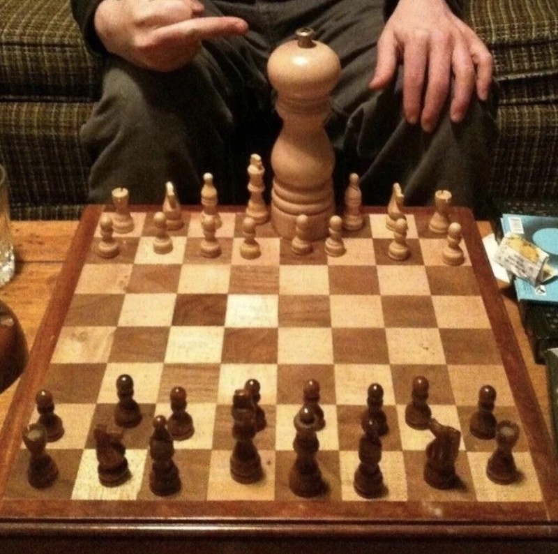 Создать мем: шахматы ручной работы, русская партия в шахматах, игра в шахматы