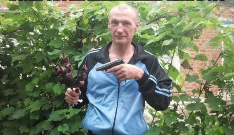 Create meme: I'm shooting a barbecue, kid Gopnik, grape bush