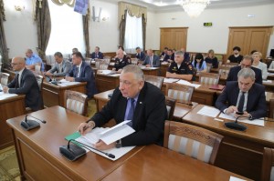 Создать мем: пленарное заседание омского горсовета, депутат, заседание совета