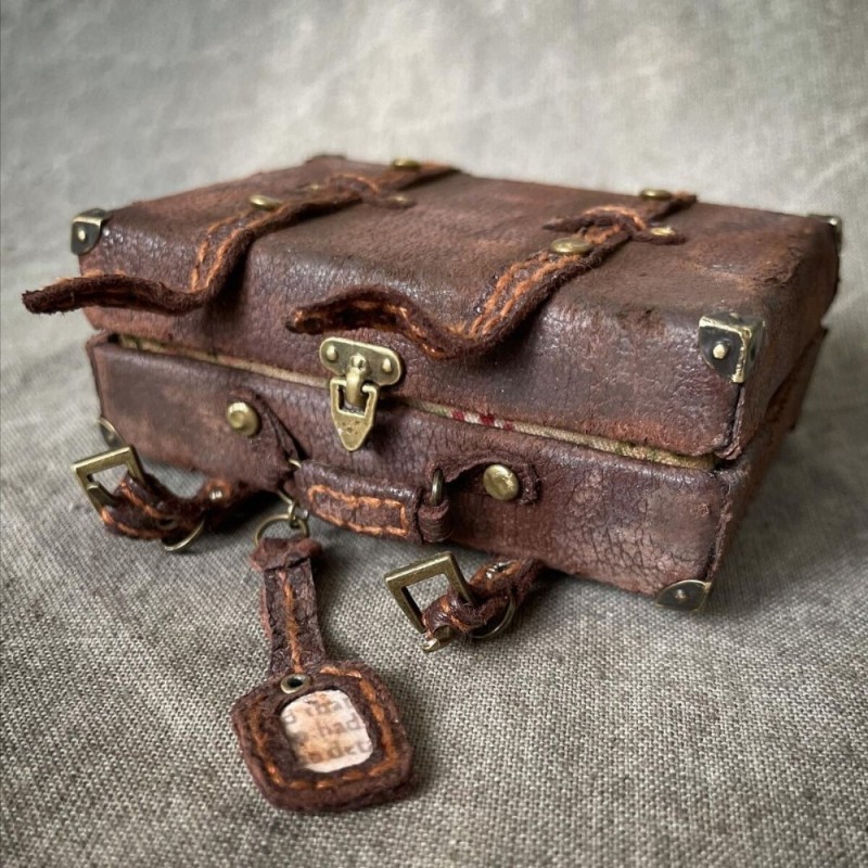 Create meme: leather suitcase, old suitcases, vintage suitcases