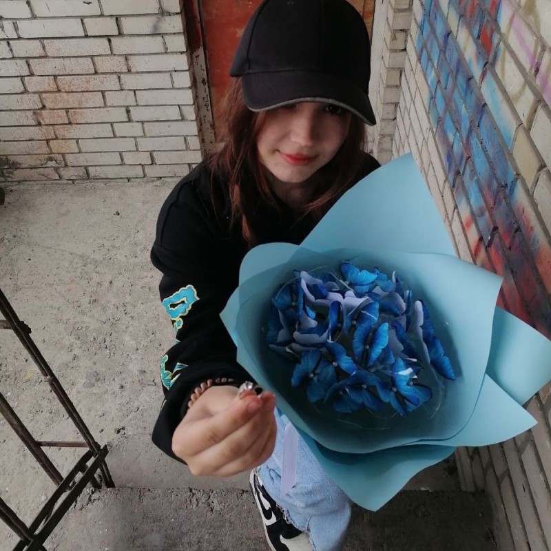 Create meme: girl , blue hydrangeas bouquet, bouquet of butterflies