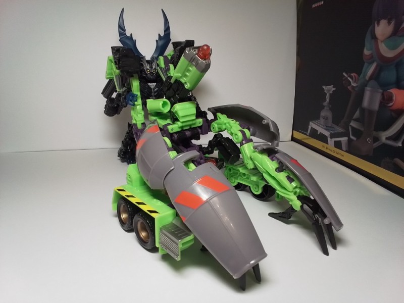 Create meme: lego 71310 bionicle hunter umarak, Transformers Ravenge G1, mixmaster transformer g1