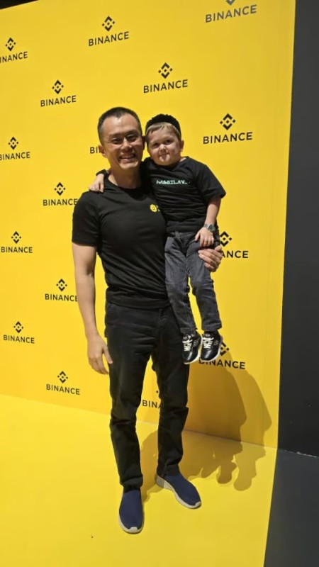 Создать мем: криптовалютная биржа, binance, cz binance