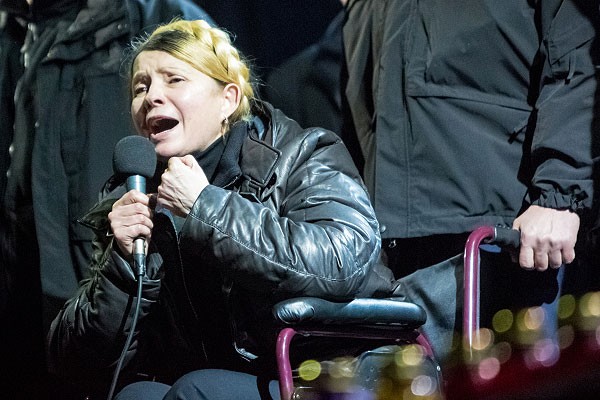 Создать мем: тимошенко в инвалидном кресле, юлия тимошенко на майдане 2014, юлия владимировна тимошенко на майдане