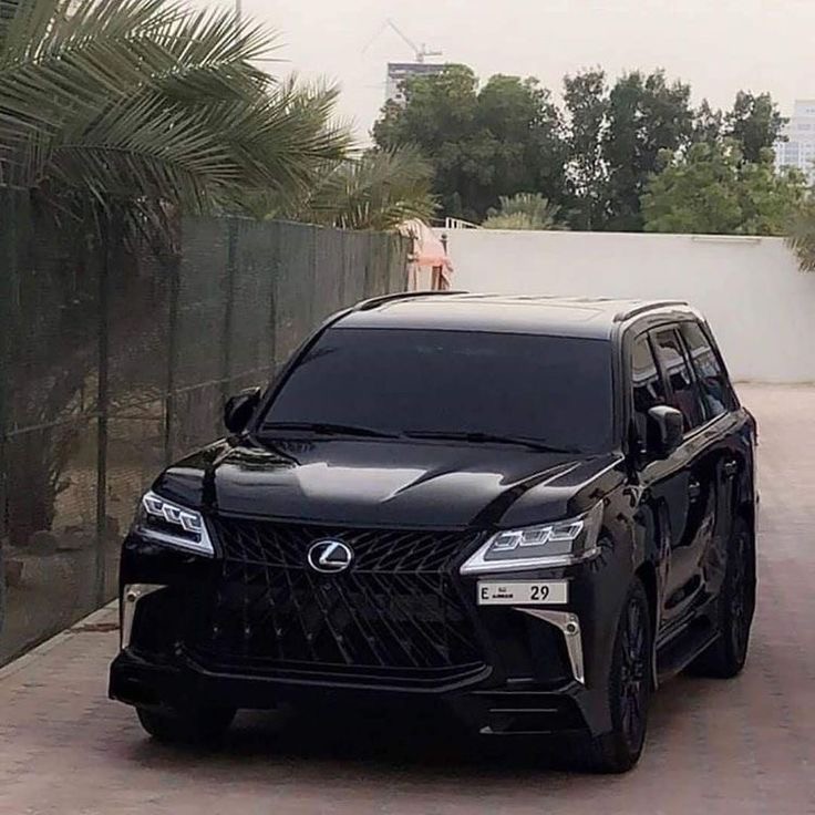 Создать мем: большой черный джип, lexus lx 570 черный, lexus lx 570 black