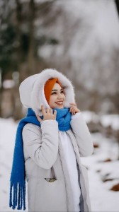 Создать мем: зимнее, красивый зимний хиджаб, девушка зимой