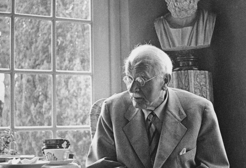 Создать мем: фрейд, карл янг, carl gustav jung улыбается