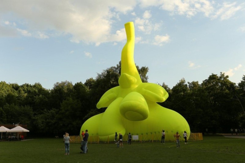 Create meme: inflatable art objects, Kuzminki Park-Lublin statues, inflatable sculptures