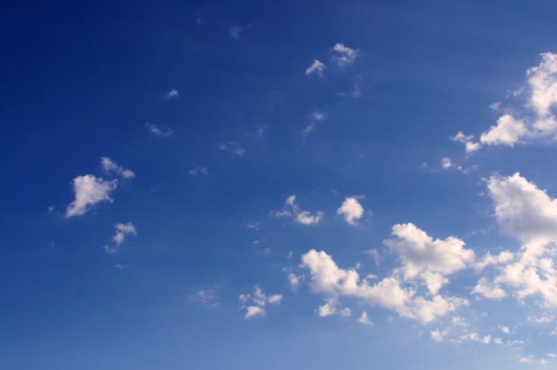 Создать мем: безоблачное небо, голубое небо с облаками, фон небо без облаков