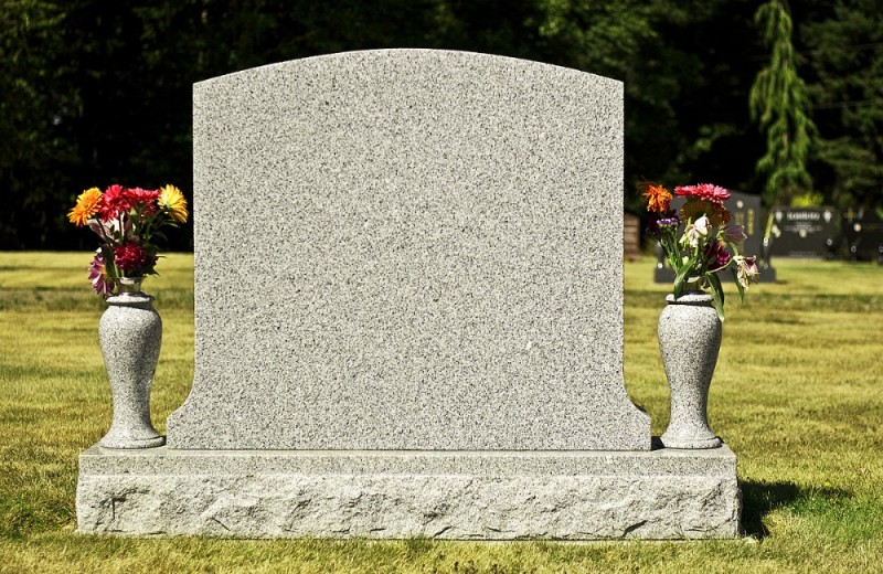 Создать мем: белый гранит для памятника, могила, надгробные памятники