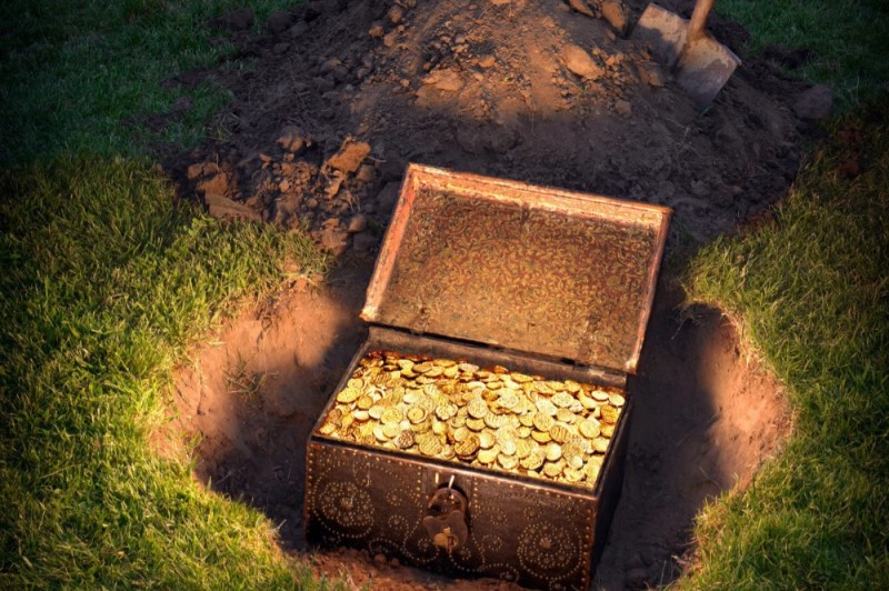Create meme: treasure chest, a chest of gold in the ground, gold chest