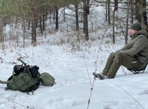 Создать мем: рыбалка зимой на подъемник, выживание в лесу, в зимнем лесу