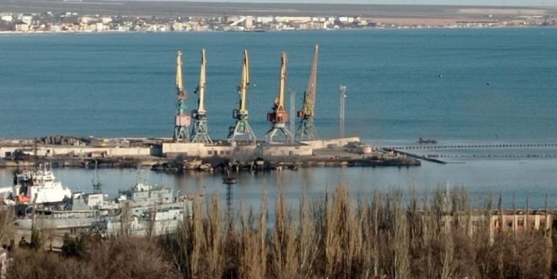 Create meme: the seaport of Feodosia, Berdyansk grain port, port of Feodosia