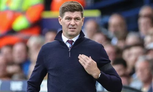 Создать мем: главный тренер, джеррард, steven gerrard