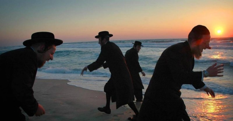 Create meme: Where is this shekel, Jews at the beach, the difference between Hasidim and orthodox Jews