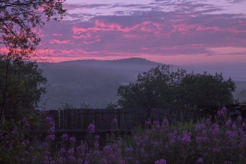 Создать мем: пейзаж закат, природа, фиолетовое небо