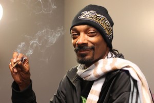 Создать мем: rapper, рэпер, snoop lion