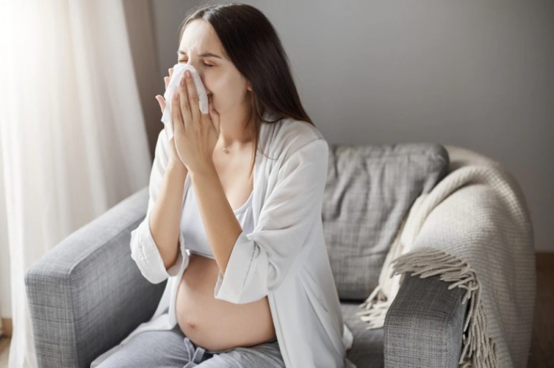 Create meme: pregnancy , colds during pregnancy, rhinitis of pregnant women