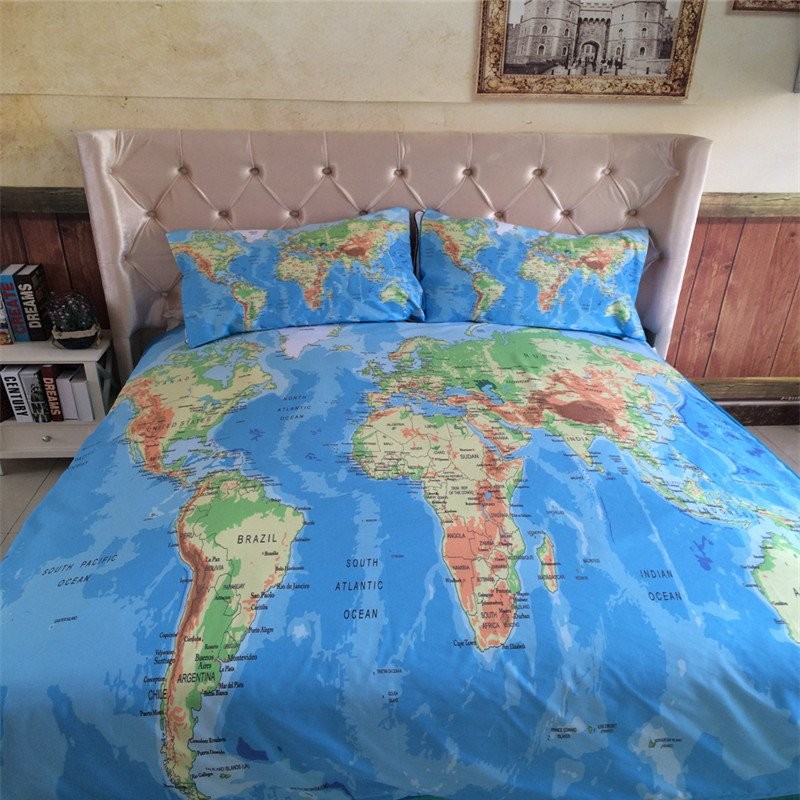 Создать мем: постельное белье с рисунком карты мира, постель с картой мира, постельное белье карта мира
