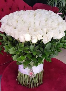 Создать мем: 101 белая роза, белые розы, красивый букет роз