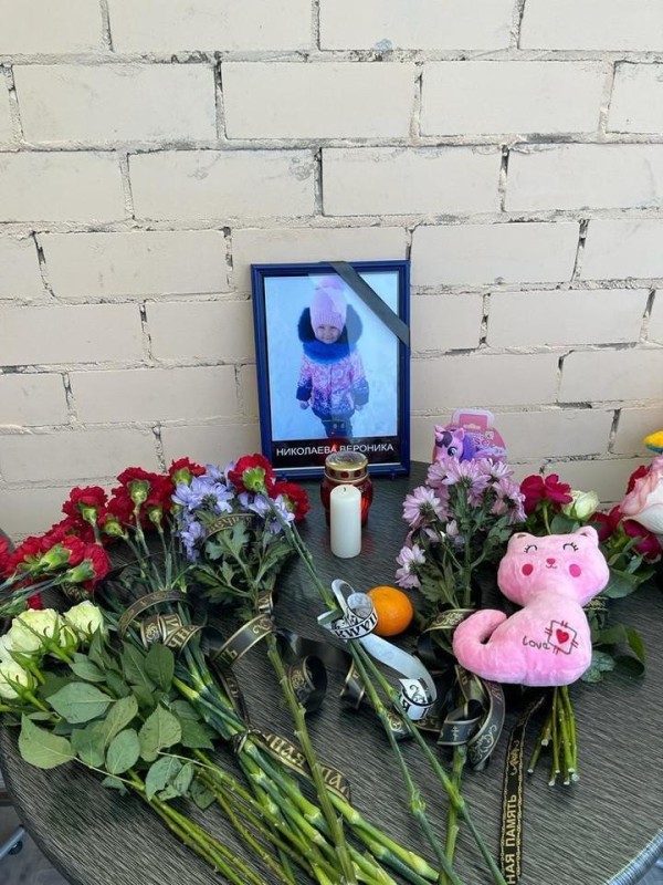 Create meme: 5-year-old Veronika Nikolaeva in Kostroma, Veronica's mother, the grave of veronika nikolaeva kostroma
