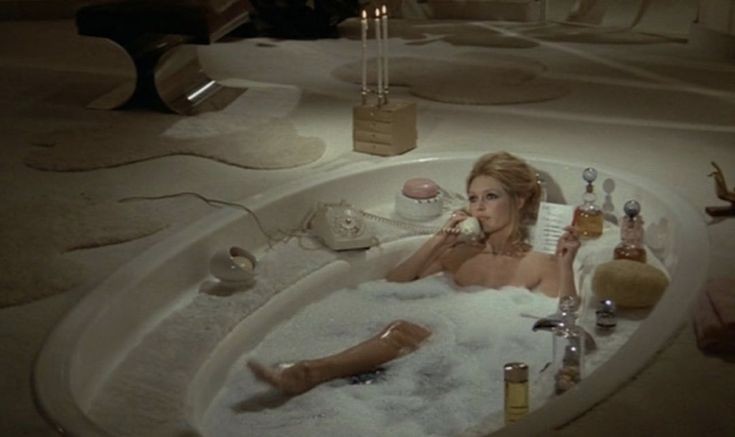 Создать мем: брижит, джулия робертс в ванной, brigitte bardot nude
