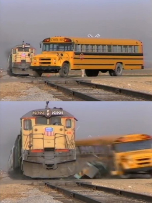 Создать мем: поезд таранит школьный автобус мем, поезд сбивает школьный автобус мем, мем с поездом и автобусом