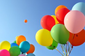 Создать мем: шарики разноцветные, шарики воздушные много, разноцветные воздушные шары