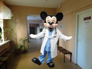 Создать мем: maskot, doctor, mickey mouse