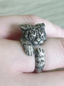 Создать мем: ювелирные изделия, кольца с животными, кольцо кот