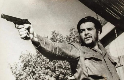 Create meme: che Guevara , Che Guevara with Stechkin, Ernesto Che Guevara biography