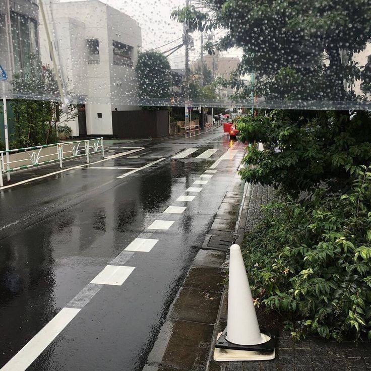 Создать мем: на бульваре, street in the rain, улица