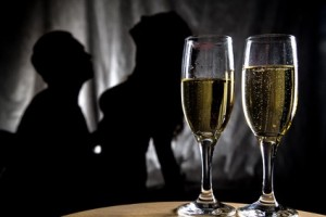 Create meme: champagne, a glass of champagne on a dark background, champagne glasses