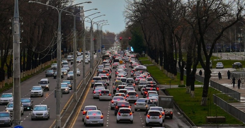 Create meme: tube on the road, Tashkent traffic jams 2023, car 