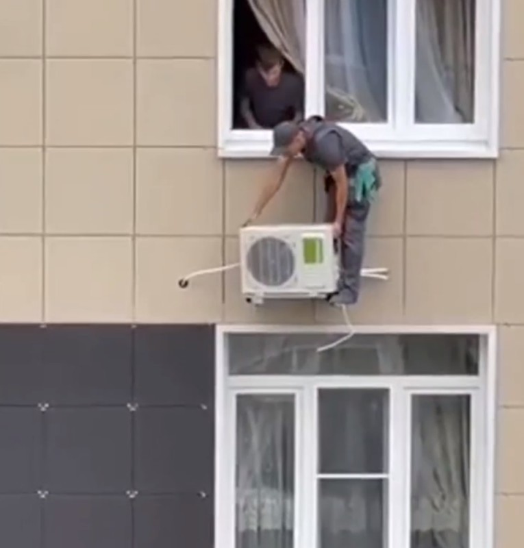 Create meme: installed air conditioner, conditioner, ustanovka air conditioner