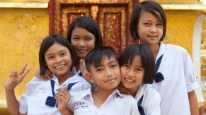Создать мем: висайя филиппины, камбоджийцы, школьная форма в индонезии