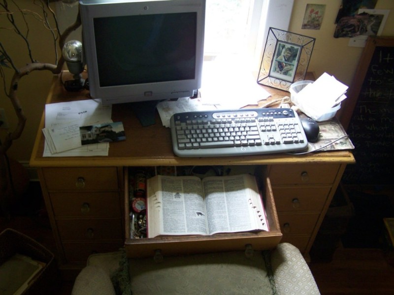 Create meme: hacker's computer, computer table, an old computer in the room