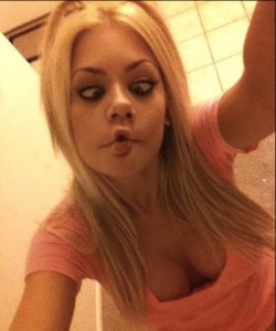 Создать мем: duckface, selfie, selfshot