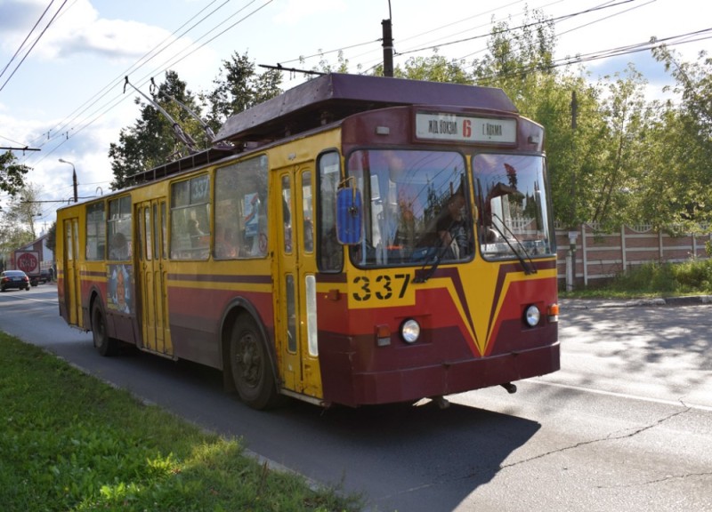 Create meme: ziu 682 kvr, trolleybus for May, Lipetsk trolleybus