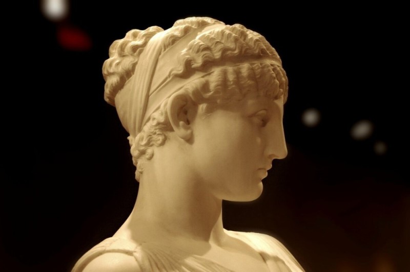 Create meme: lampadion hairstyle ancient Greece, Roman hairstyle, The Greek goddess